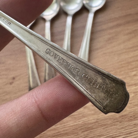 Set of 5 Vintage Governor Clinton Silverplate Teaspoons – Antique Monogrammed Fl - Picture 3 of 4